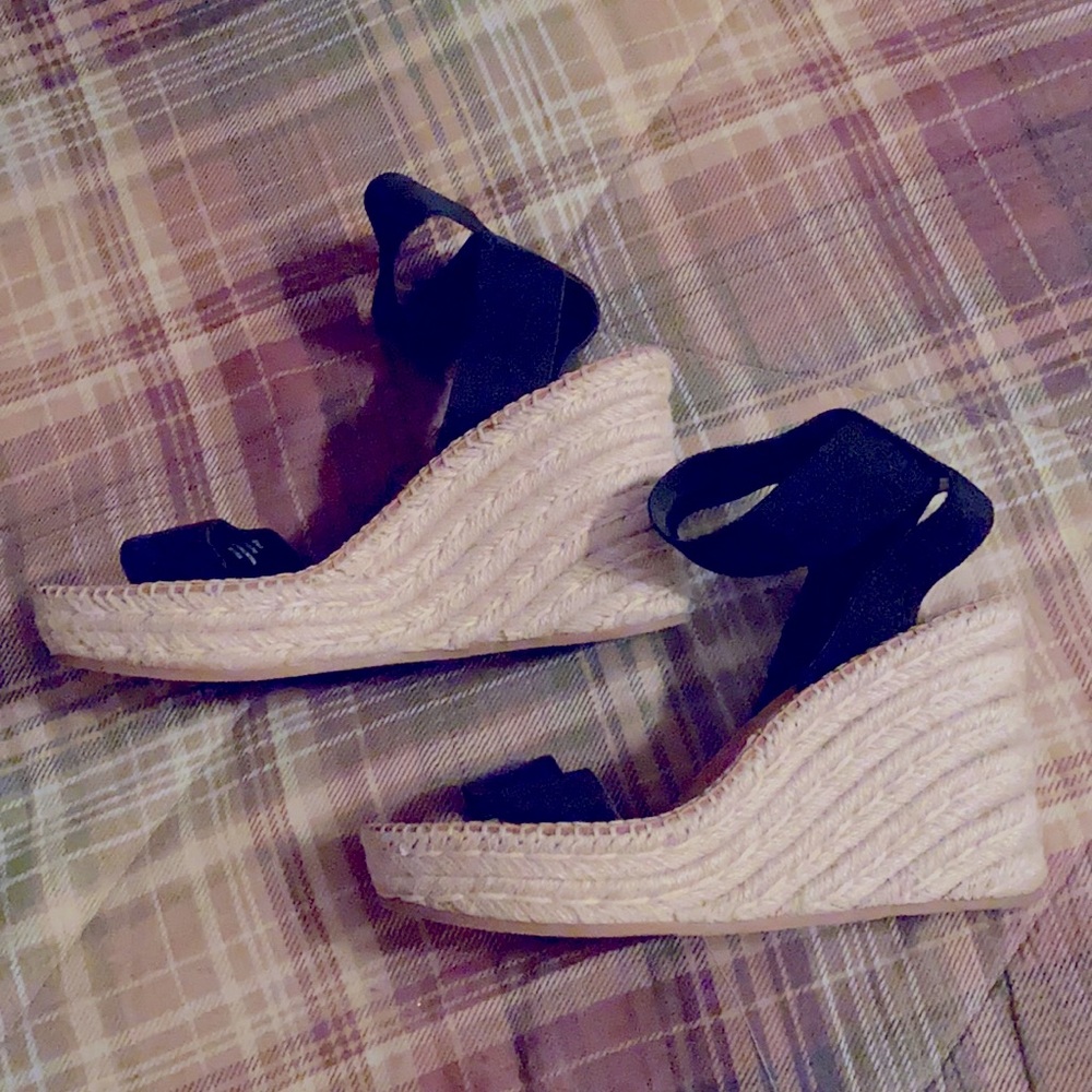 Dolce Vita wedges with stretchy ankle straps size 8 1/2 good condition